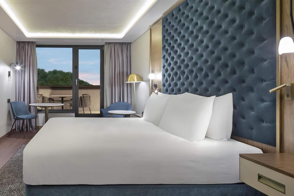 Ropa de cama de alta calidad, colchones con efecto memoria y minibar