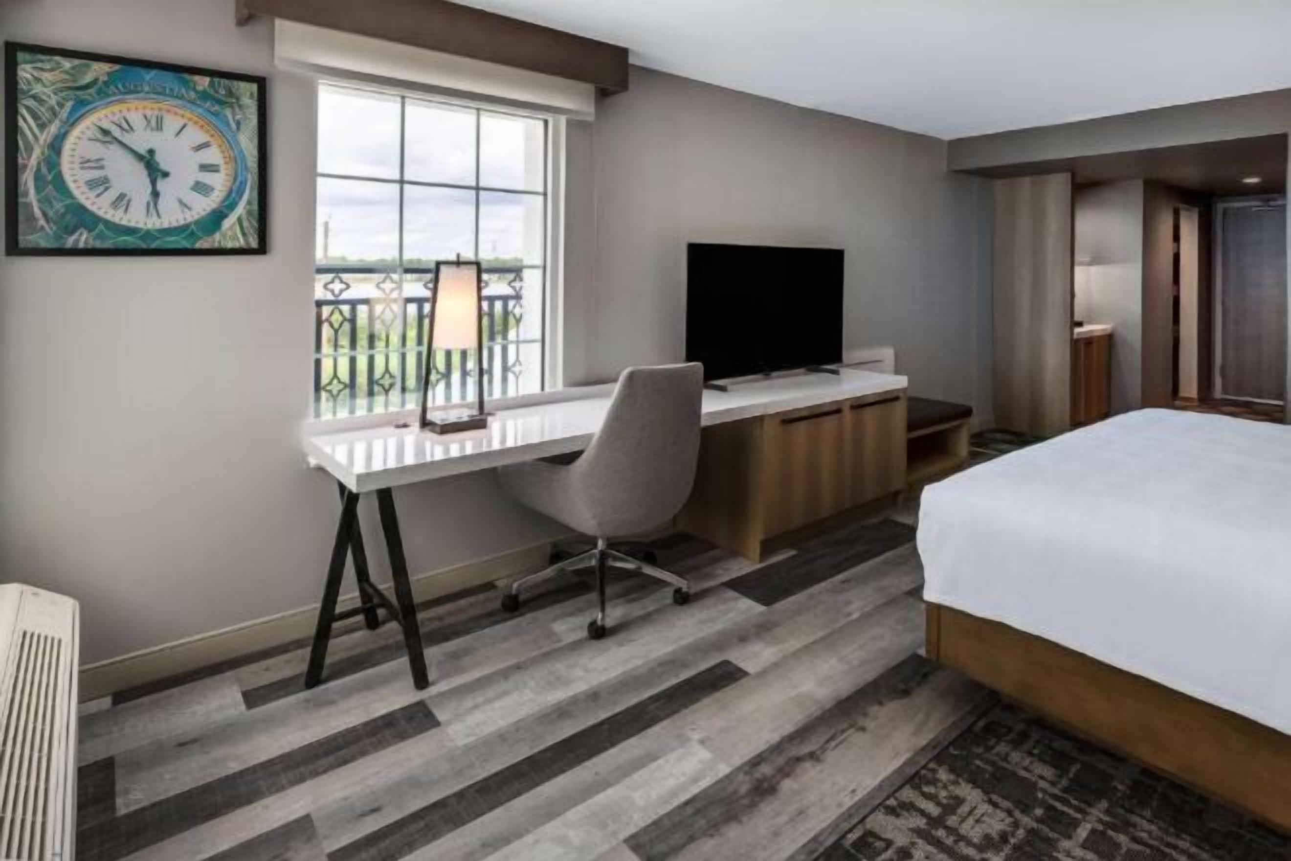 Bureau, espace de travail pour ordinateur portable