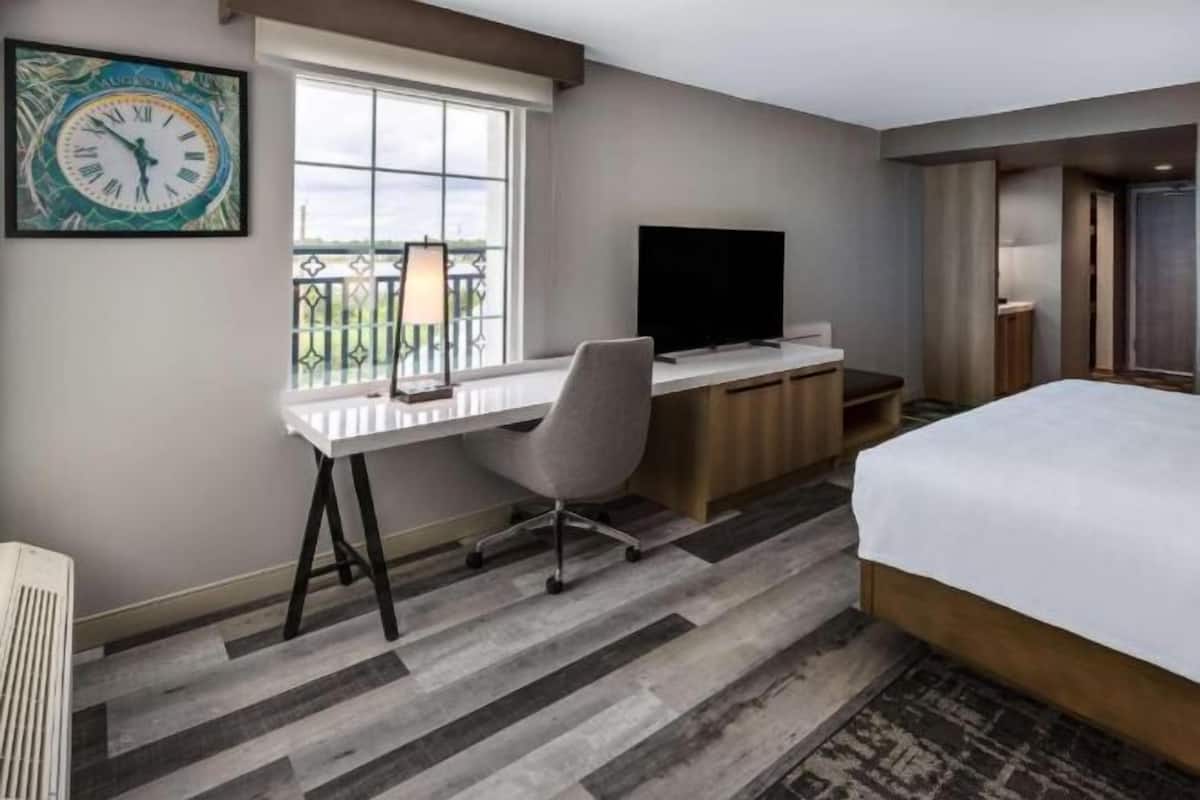 Bureau, espace de travail pour ordinateur portable