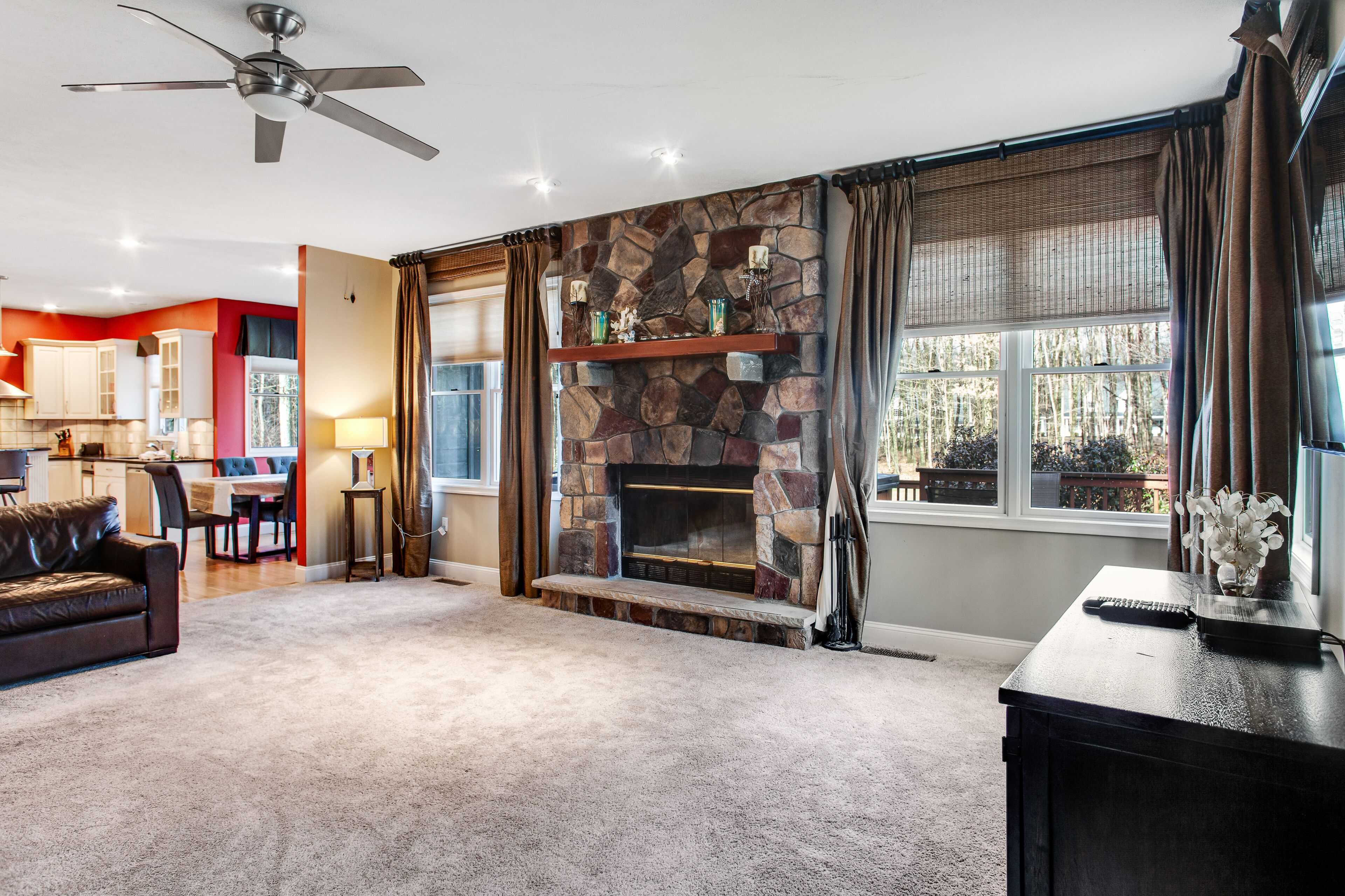 Dog-friendly house with wood-burning fireplace, upscale kitchen, and shared pool