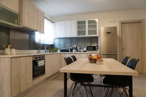 Apartment | Private kitchen | Fridge, microwave, oven, stovetop - Theo & Ms Apt - 2 Beds - Garden - Parking - Wifi (Kos)