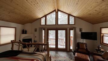 5 bedrooms, desk, iron/ironing board, free WiFi