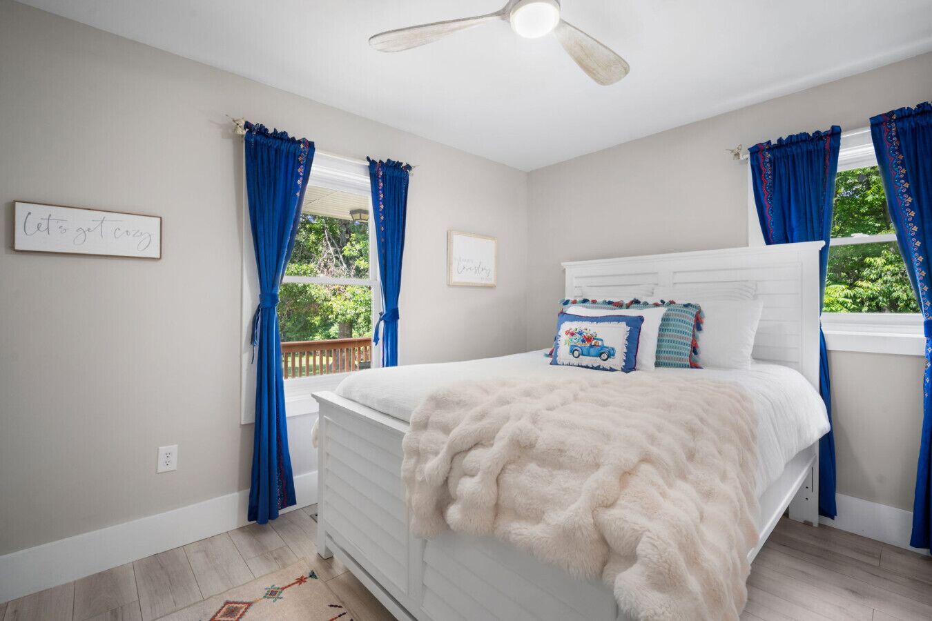 2 slaapkamers, een strijkplank/strijkijzer, reisbedje, gratis wifi