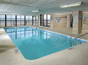 من حمّامات السباحة المغطاة، حمّام سباحة مُدفَّأ