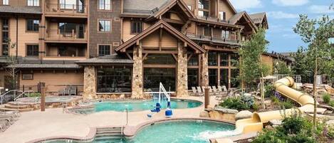 Indendørs pool, udendørs pool