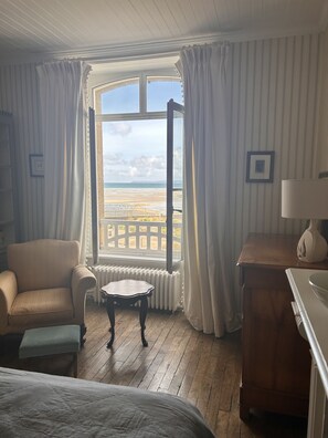 4 chambres, fer et planche à repasser, lit parapluie, Wi-Fi