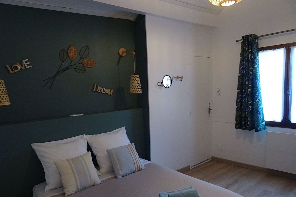 Guest room with swimming pool & mountain & village view