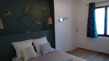 1 bedroom, free WiFi, bed sheets