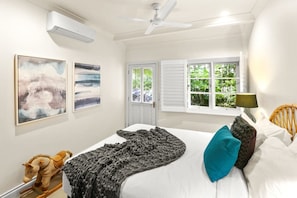 4 bedrooms, desk, iron/ironing board, travel crib