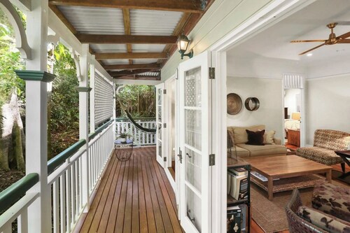 Stoney Creek Cottage - Rainforest Retreat with Waterfalls, Swimming Holes & Serenity