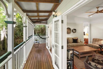 Stoney Creek Cottage - Rainforest Retreat with Waterfalls, Swimming Holes & Serenity