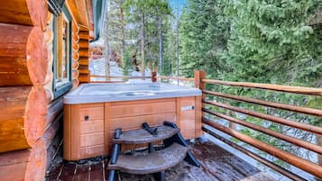 Tina de hidromasaje al aire libre