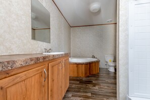 Bathtub - beautiful private acre in Crystal River, within areasonable distance from Tampa. (Tampa)