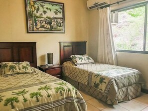 2 chambres, fer et planche à repasser, Wi-Fi gratuit, draps fournis