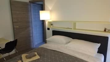 2 Schlafzimmer, schallisolierte Zimmer, Bügeleisen/Bügelbrett