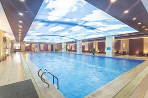Indoor pool - Yihe Shangjing International Hotspring Hotel (Ruicheng)