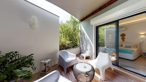 Regadera, secadora de cabello, toallas