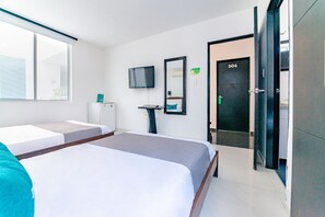 Hypo-allergenic bedding, minibar, desk, free WiFi