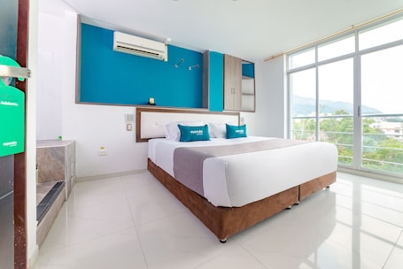 Ropa de cama hipoalergénica, minibar, escritorio y wifi gratis