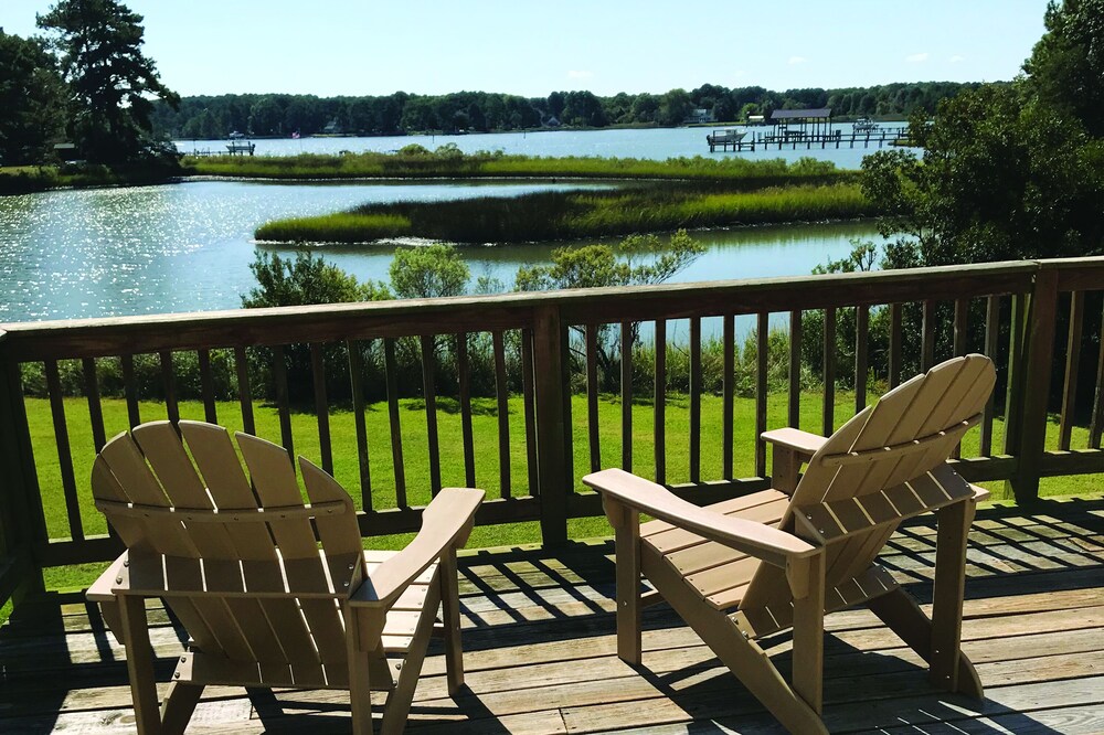 Leia's Folly, Mid-Century Modern Waterfront Retreat on the water w/kayaks & R2D2