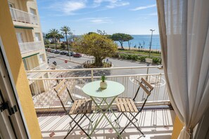 Outdoor dining - HomeHolidaysRentals Eiffel - Costa Barcelona (Pineda de Mar)