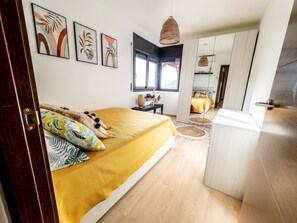 4 bedrooms, desk, iron/ironing board, WiFi
