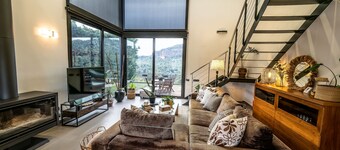 House with pool and spectacular views of Montserrat 25 minutes from Barcelona