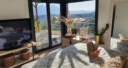 House with pool and spectacular views of Montserrat 25 minutes from Barcelona