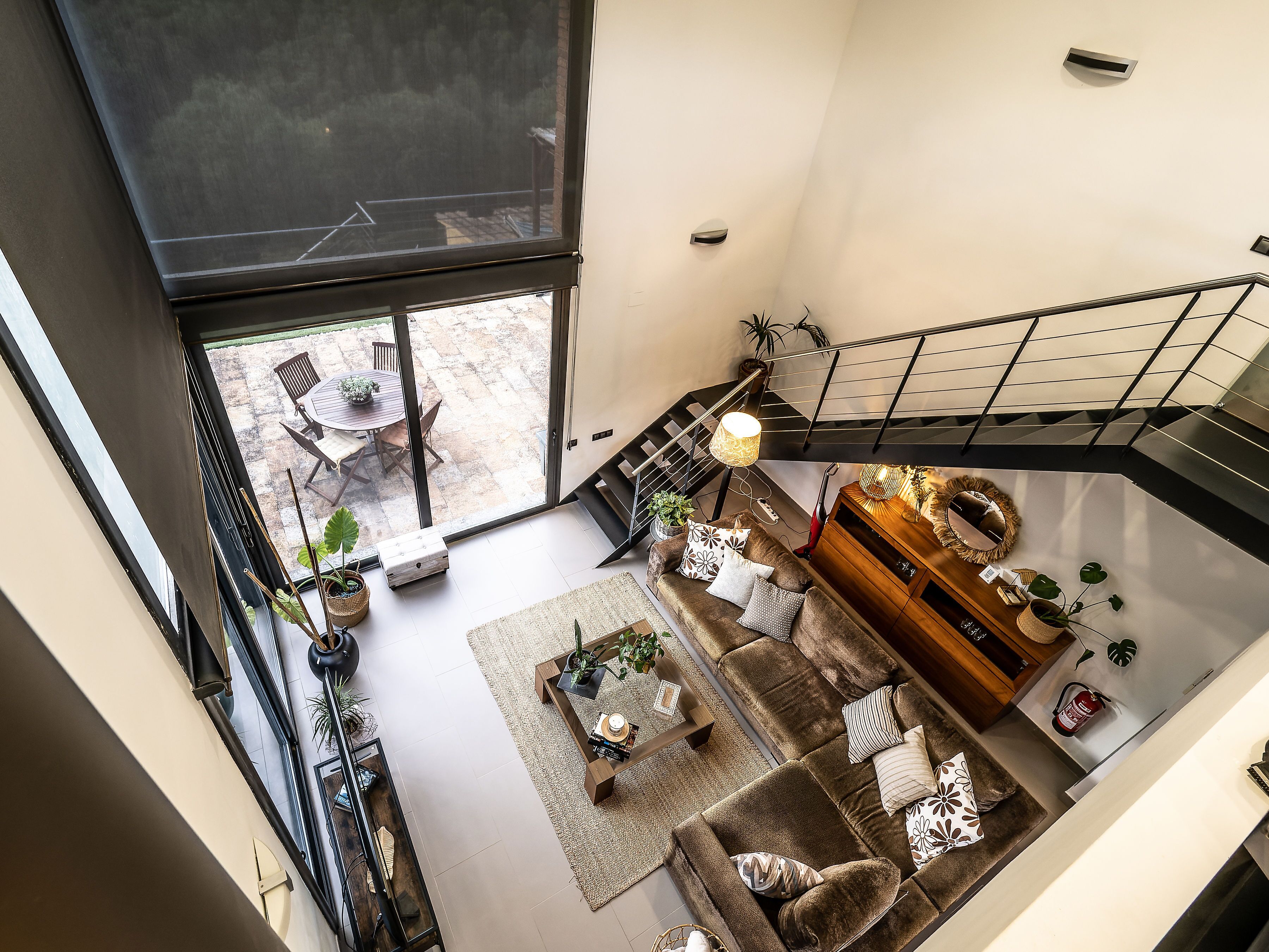 Smart TV, fireplace, table tennis, books