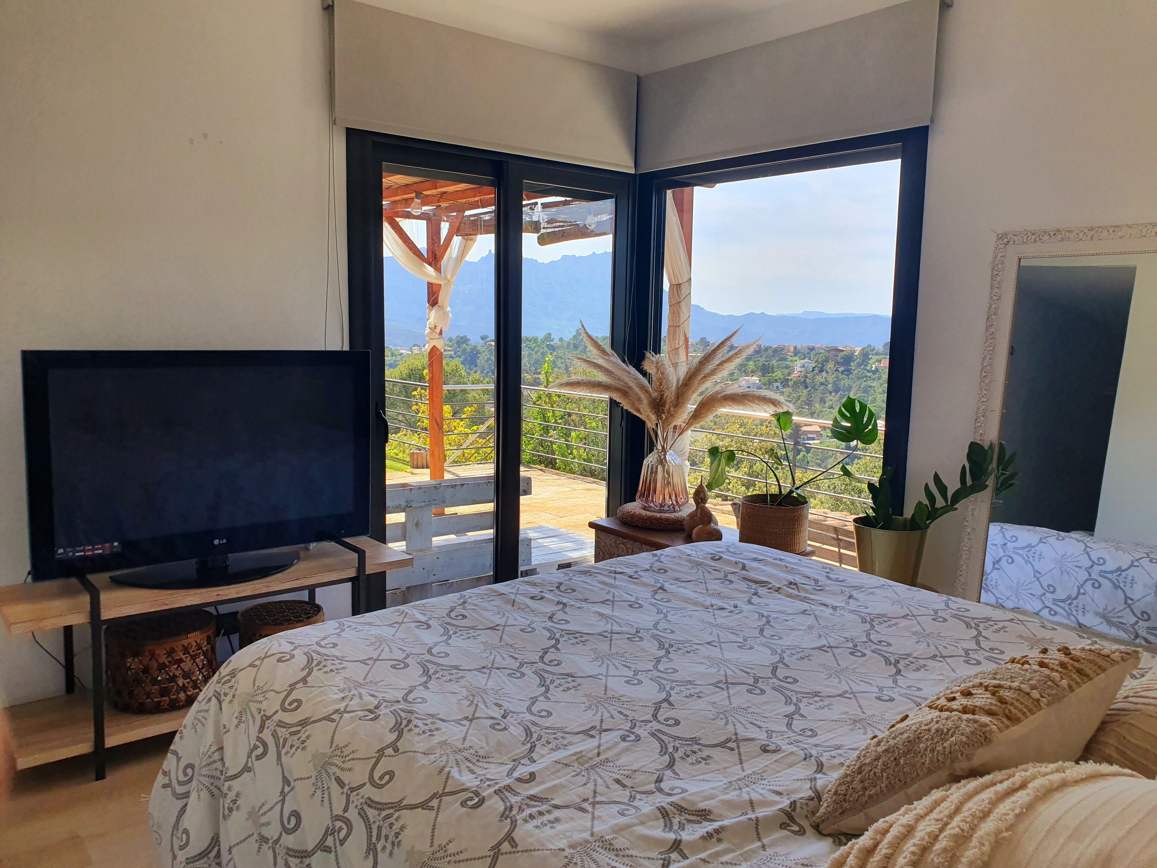 4 bedrooms, desk, iron/ironing board, WiFi