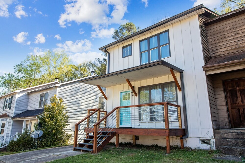 Plan Your Vacay in this Modern Two Bedroom Townhouse in the Biggest Little City in GA by RedAwning