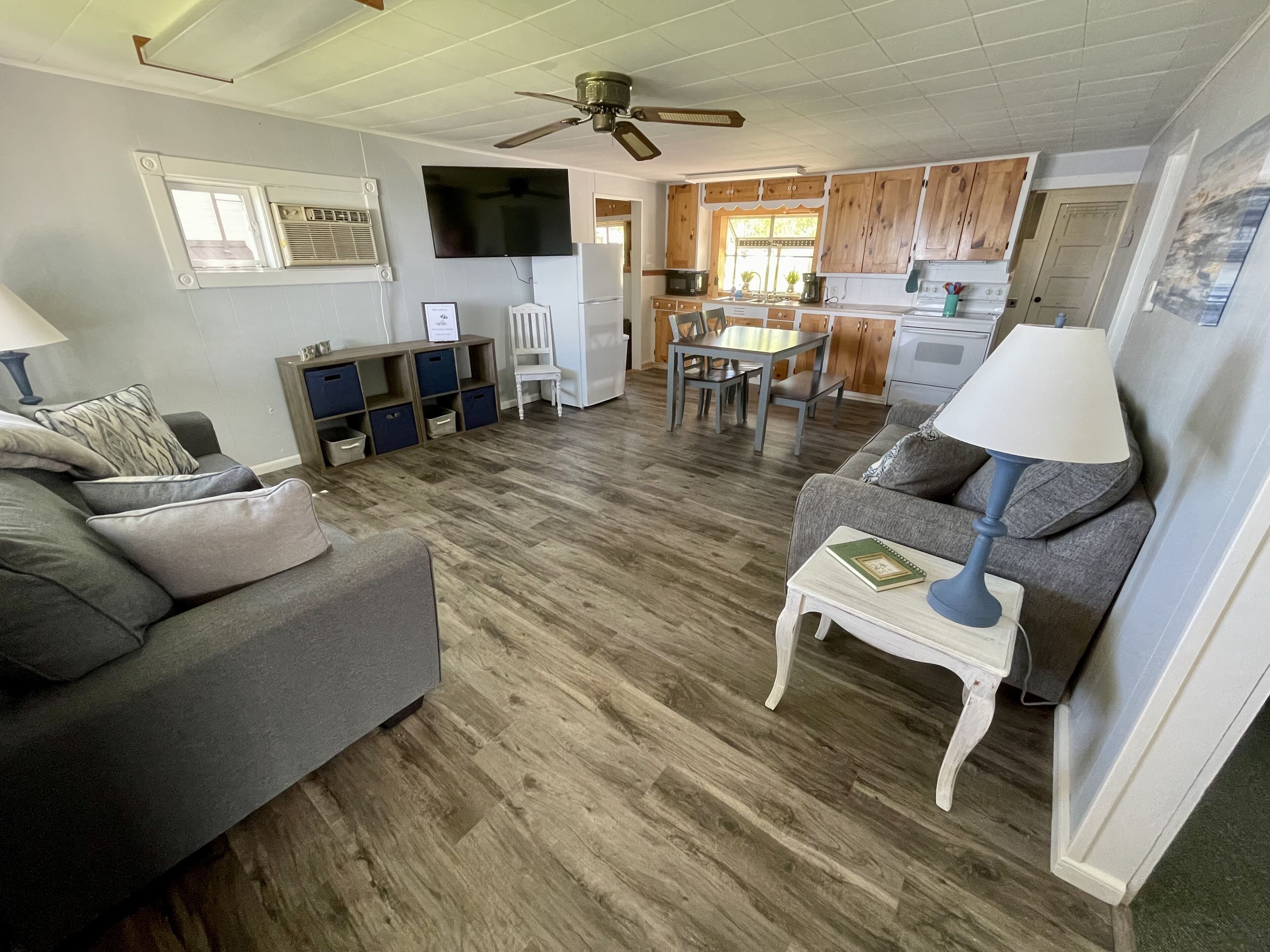 Cozy Lakehouse right on Indian Lake - 10 minutes from Manistique