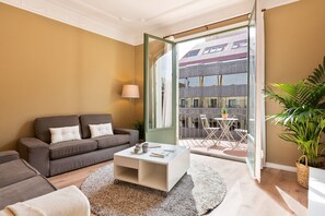 TV - Newly renovated apartment in l'Eixample very well connected (Barcelona)