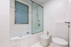 Bathtub, hair dryer, towels