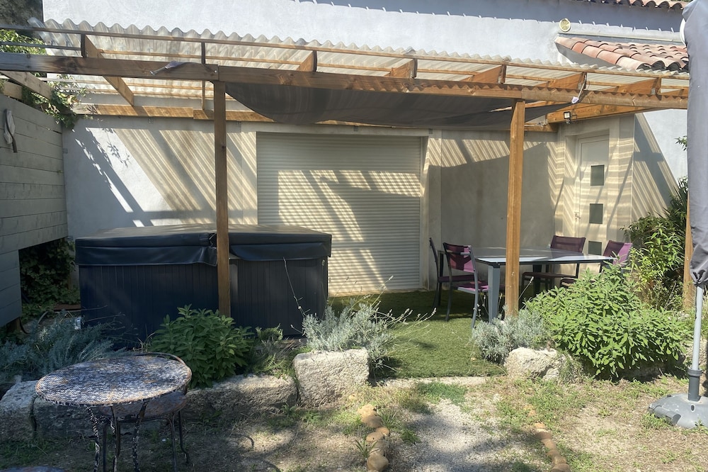 Terraced house of 60 m2, air-conditioned, quiet and 4 km from UZES;