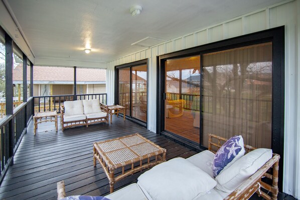 Terrace/patio - Spacious Vacation Home: Sleeps 16, 1/2 mi to Beach & Boat Ramp - Family Friendly (Port O'Connor)