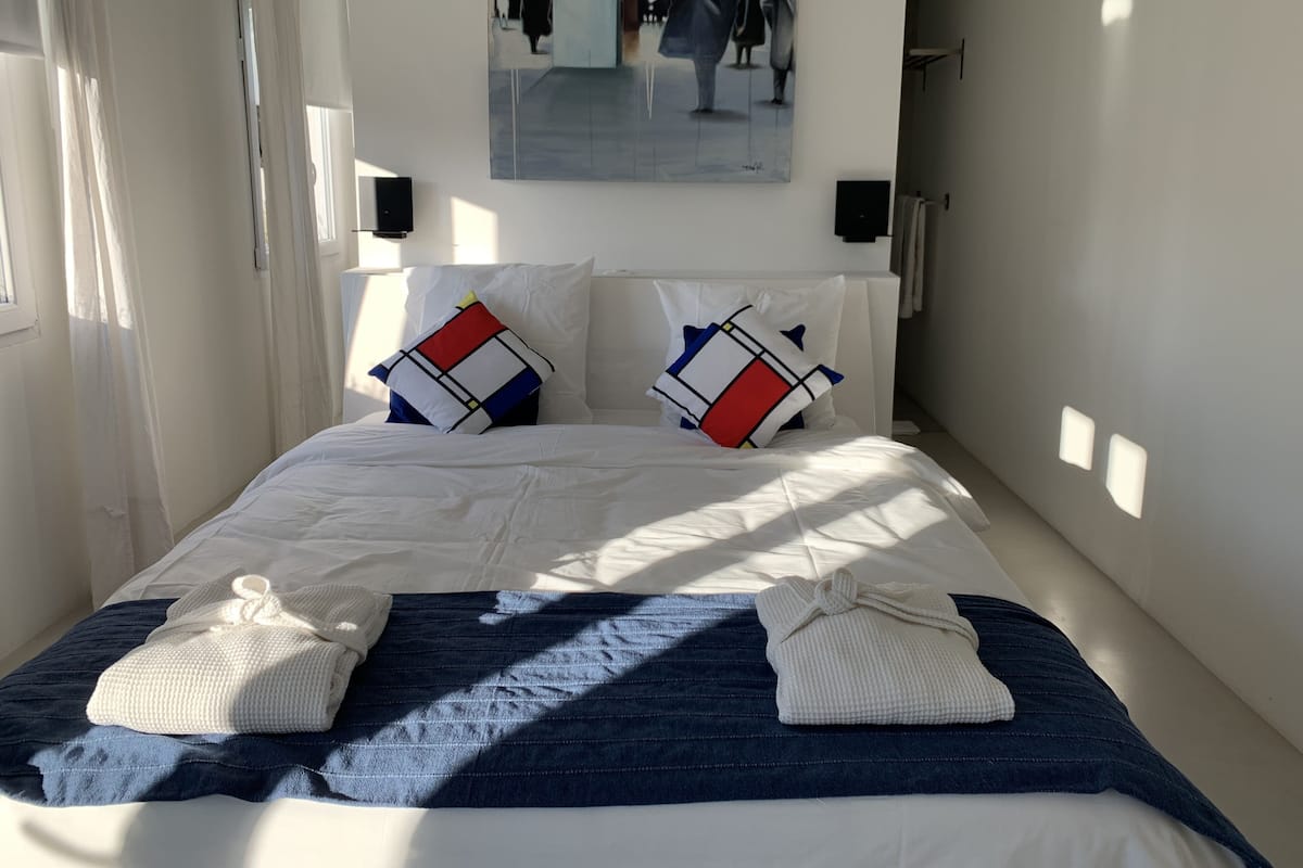 Quarto casal design, 1 cama Queen, terraço, no jardim | 2 quartos, roupas de cama de algodão egípcio, roupas de cama premium