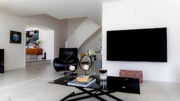 32-inch Smart TV with cable channels, TV, Netflix