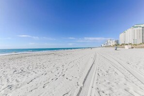 Una playa cerca