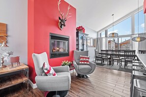 Televisión y chimenea 