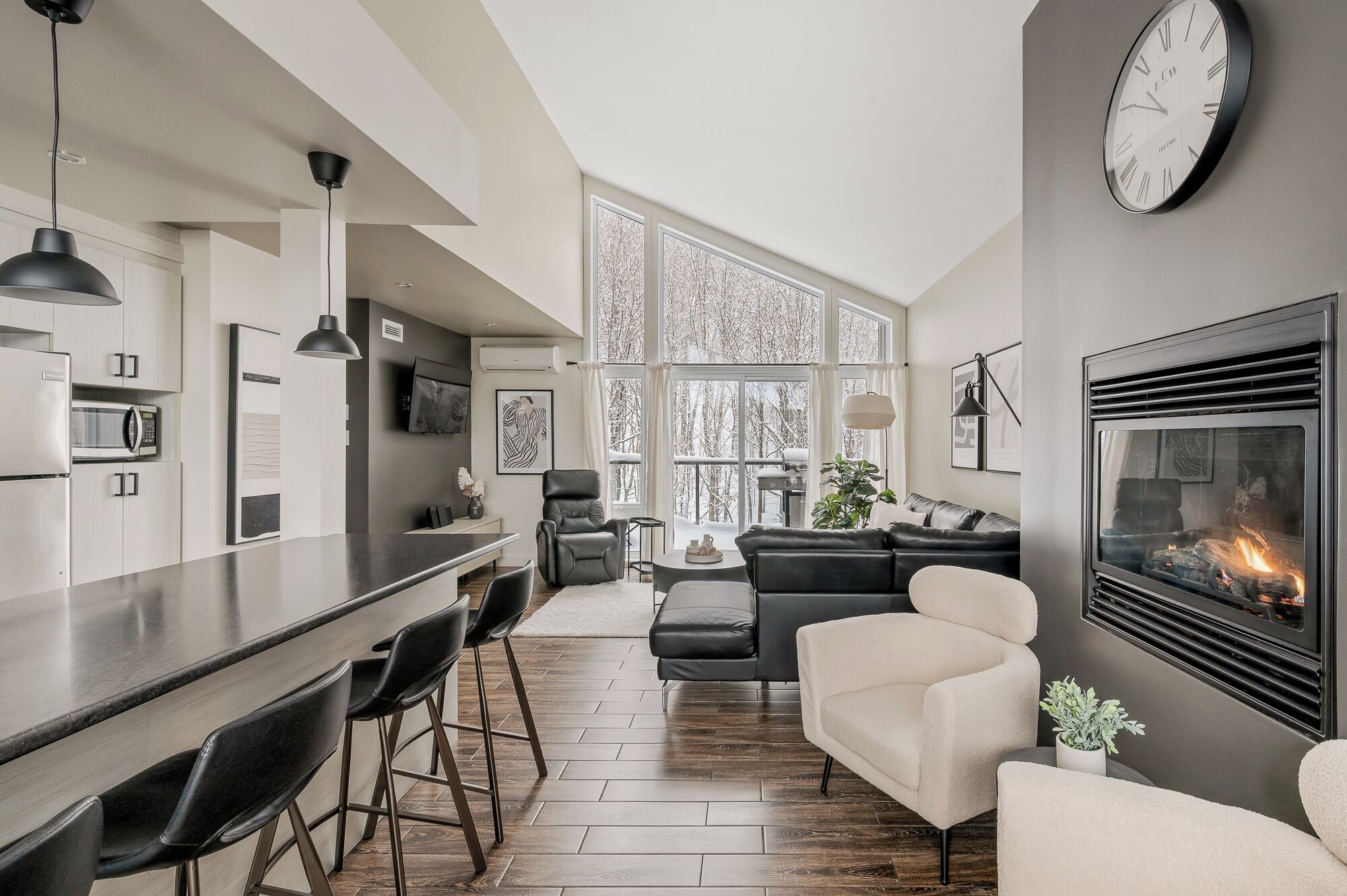 Télévision, cheminée