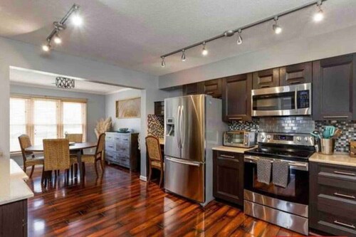 Contemporary & Cheerful  Great choice for families