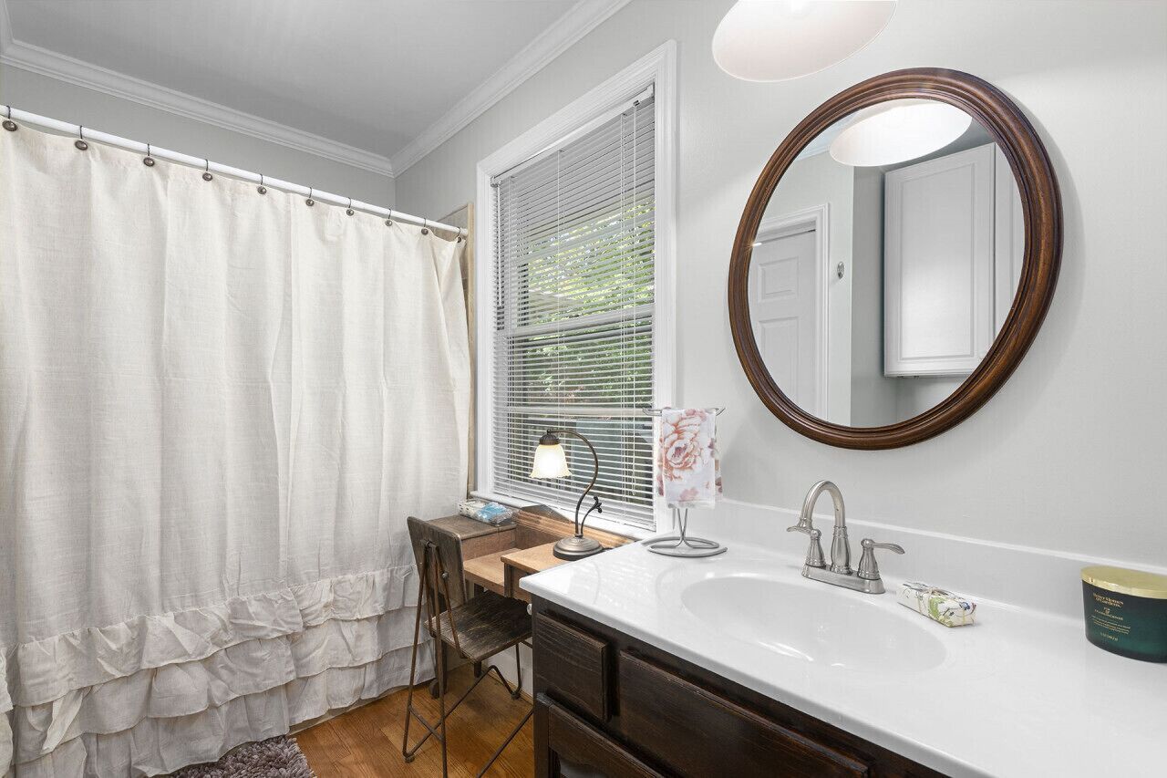 Quaint and Charming-2BR 2.5 BA-Entire place