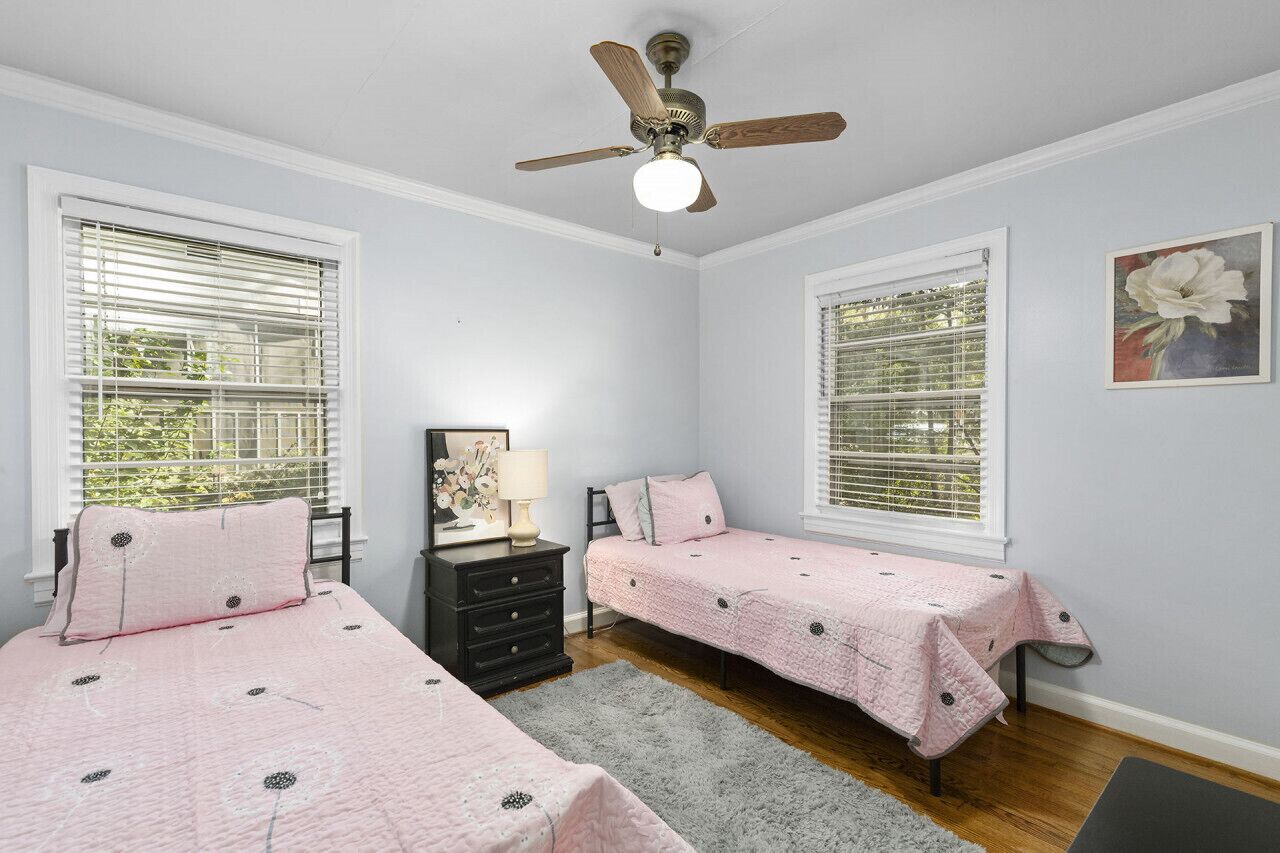 Quaint and Charming-2BR 2.5 BA-Entire place