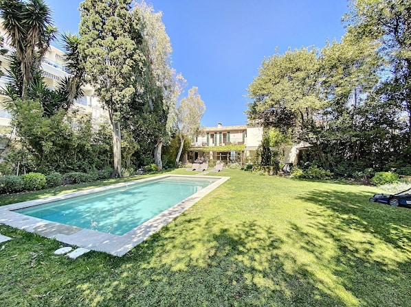 Outdoor pool - ☀️La plage☀️
Classified ⭐️⭐️⭐️⭐️ (Antibes)