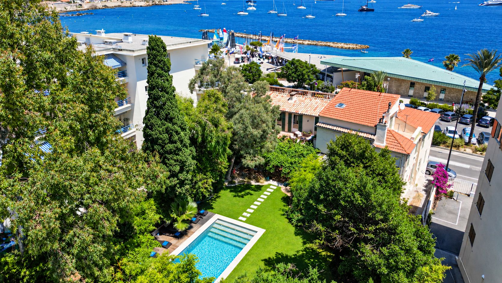 Outdoor pool, a heated pool
