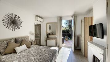 5 bedrooms, iron/ironing board, travel crib, WiFi