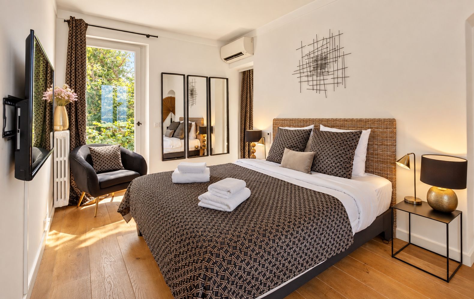 5 bedrooms, iron/ironing board, travel cot, WiFi