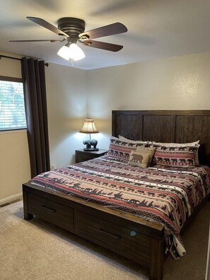 3 chambres, bureau, Wi-Fi gratuit, draps fournis