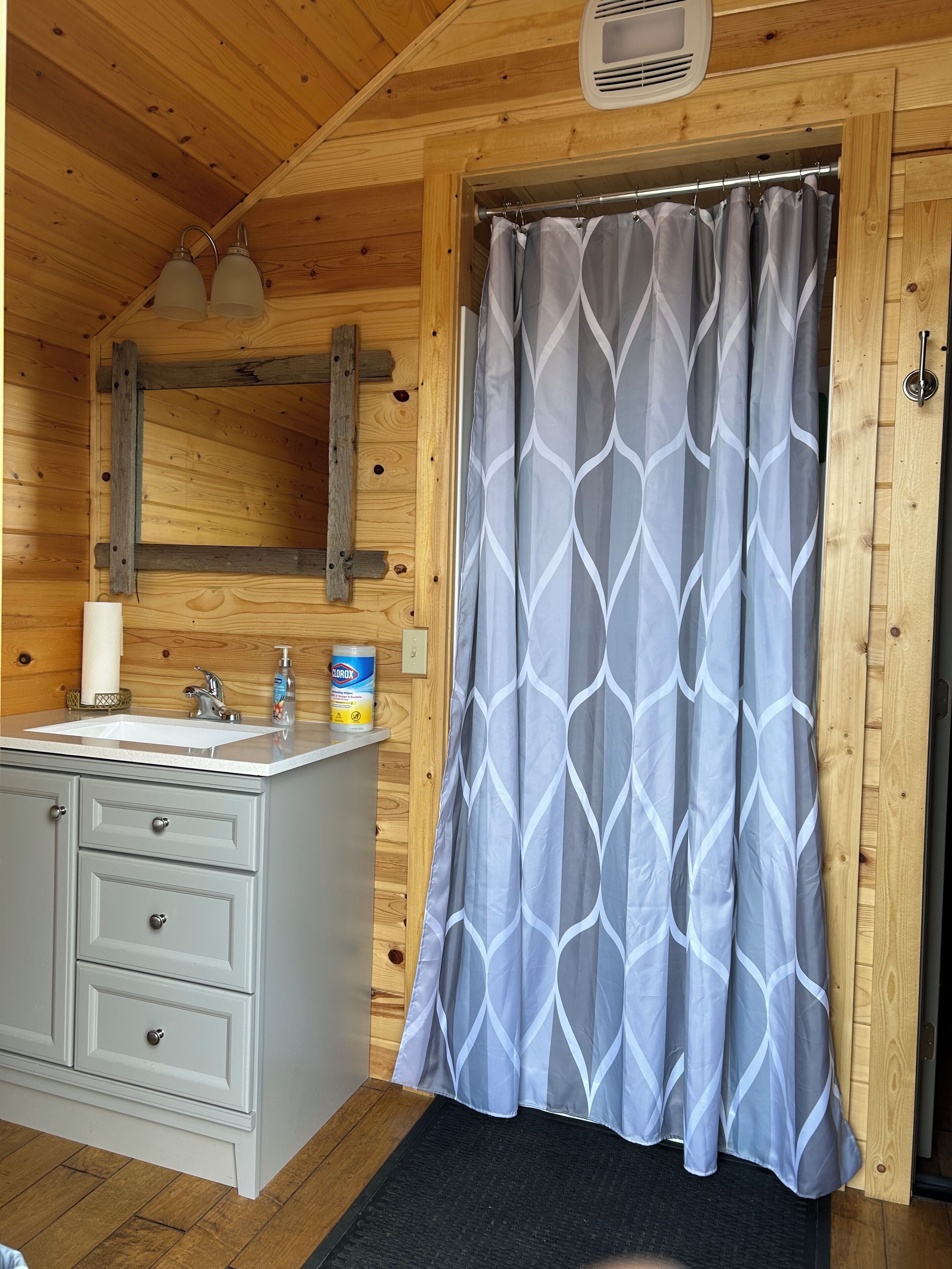 Combined shower/tub